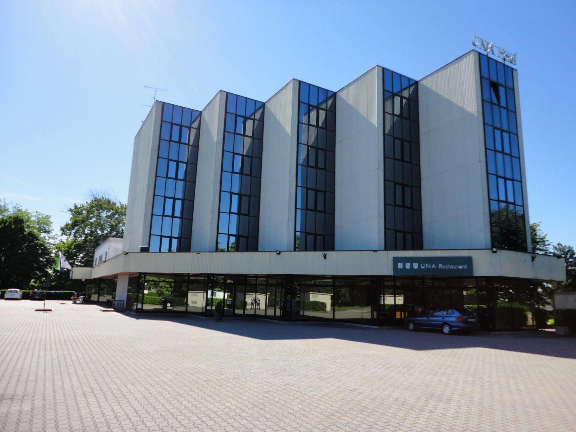 Una Hotel Lodi Exterior photo